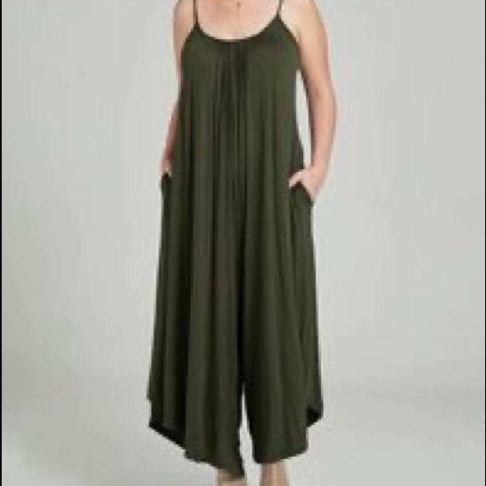Altar’d state Quinn jumpsuit in Olive EUC size medium